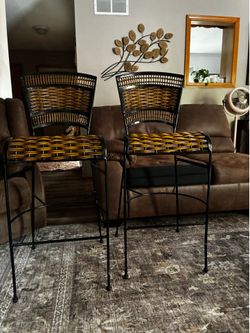 Sturdy barstools. Great condition.
