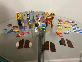 Vintage LEGO Castle Knights Minifigure Lot – King, Horse, Shields, Flags & Accessories
