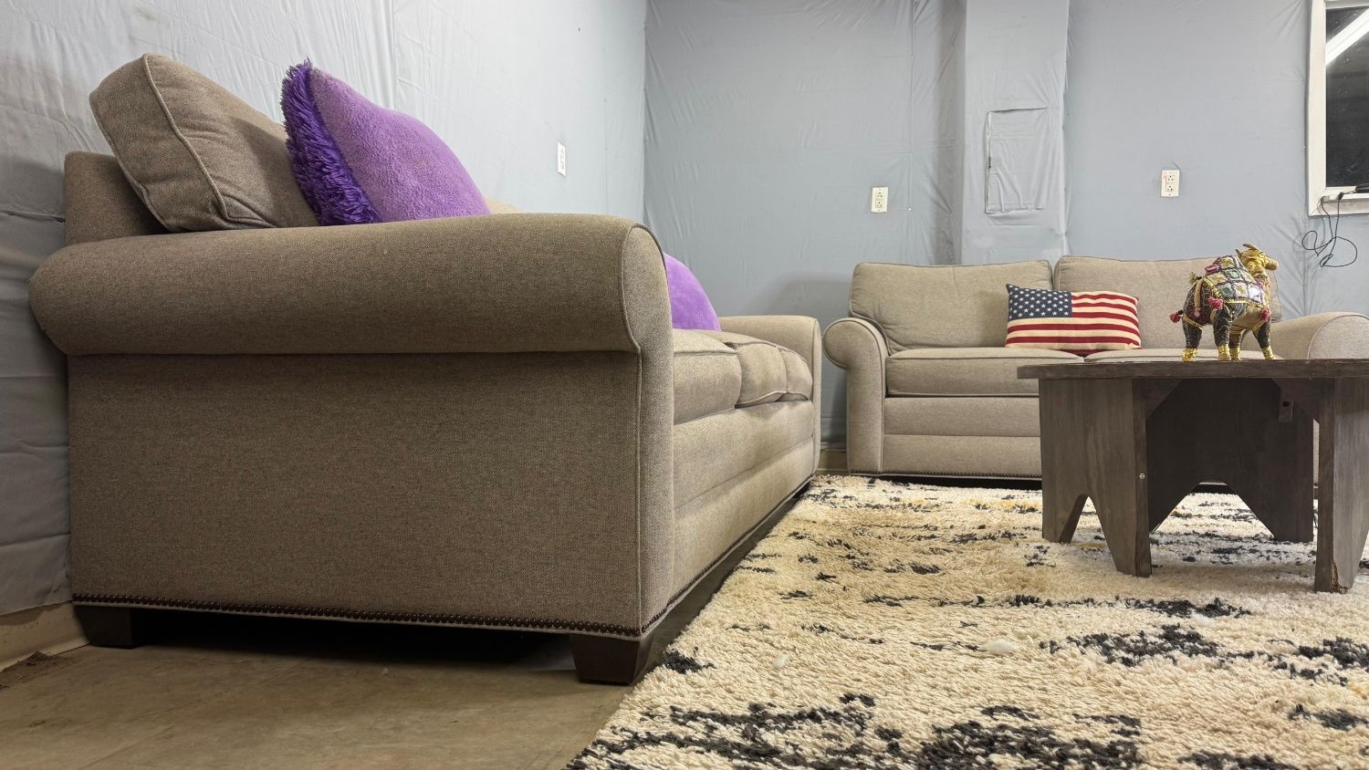 🛋️💥 Ethan Allen Sofa And Love Seat! Retail $3000+💥 Free Delivery And Financing Available!
