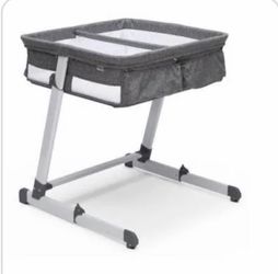 Twin bassinet by Delta Children