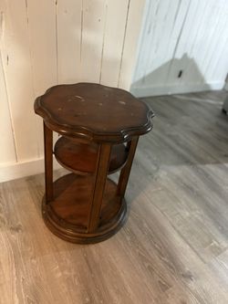Round Wood Accent Table w/ Lower Shelf – 21”