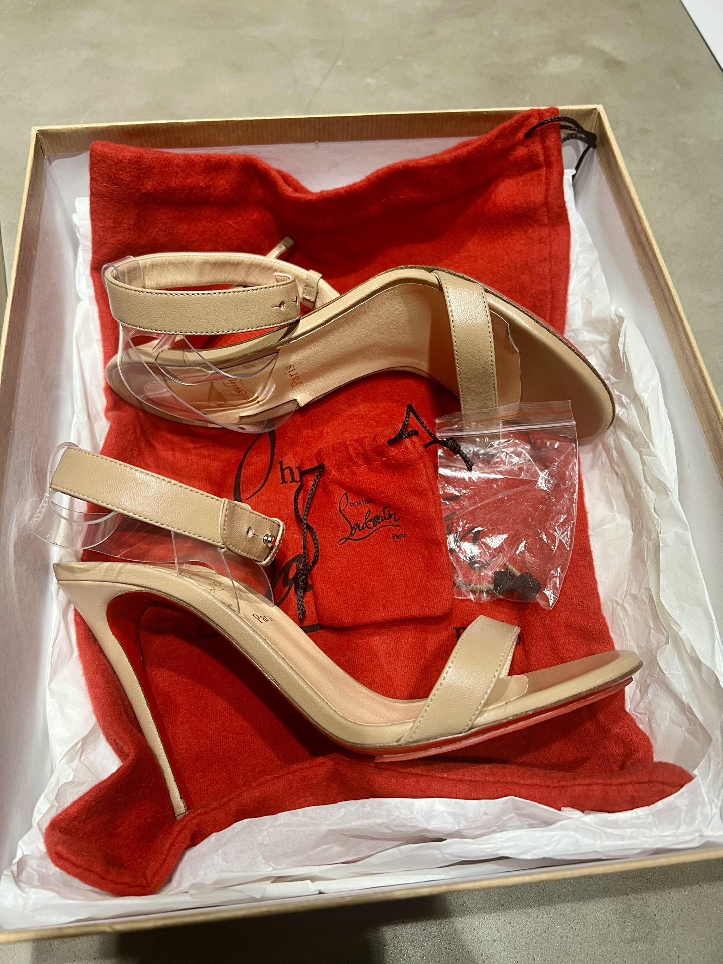 CHRISTIAN LOUBOUTIN Jonatina 