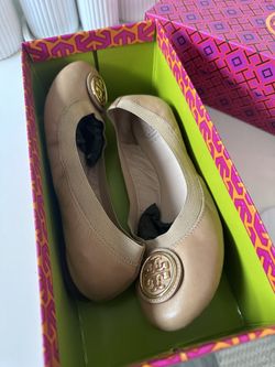 7.5 Tory tan Flats