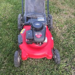 YARD MACHINES 5.00 HP GAS POWERED PUSH LAWN MOWER