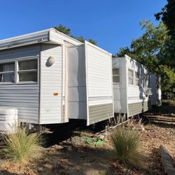 40 foot Park model destination travel trailer...... 3 SLIDE OUTs.......California title 