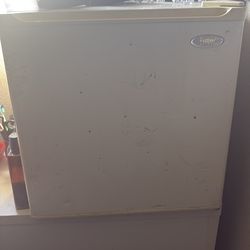 Haler mini fridge
