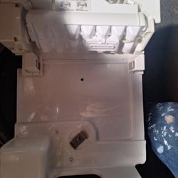 

LG Refrigerator Motor And Ice Cube Mold