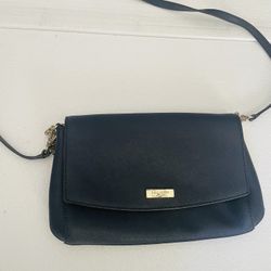 Kate Spade Black Crossbody – Simple & Classic