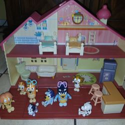 BLUEY PLAYHOUSE WITH FIGURINES  $10