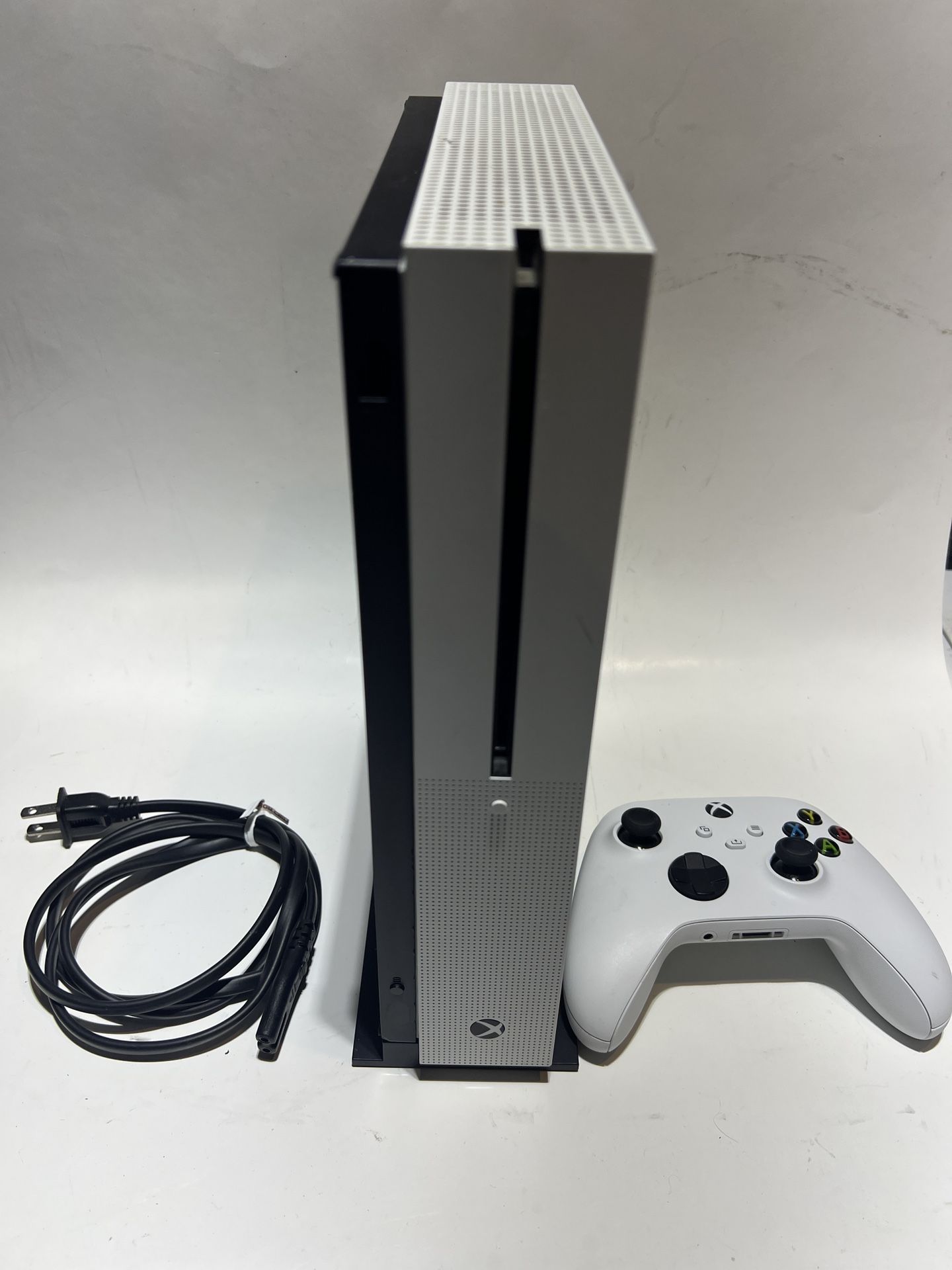 Xbox One S With 5 Games And Controller