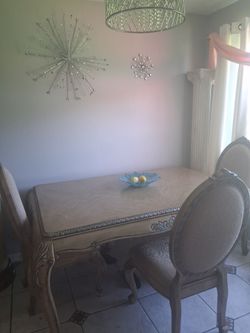 Dinning room set / kitchen table set