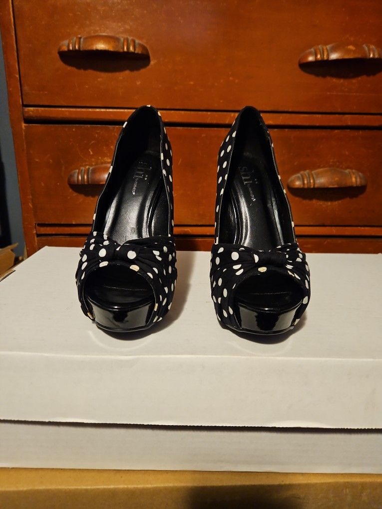 Woman's Shoes shï Size 5½ 