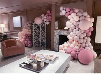 Balloon garland, jumbo letters baby shower