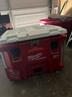 Milwaukee Packout Cooler