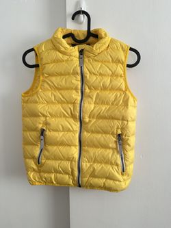 Hanna Andersson kids yellow down puffer vest Sz 8 Small Stain On The Back Length 19” Armpit To Armpit 16*2”