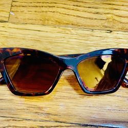 VINCE CAMUTO CAT EYE SUNGLASSES $12.00