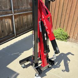 Engine Cherry Picker Crane 