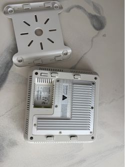 (5) Luxul XAP-1510 Access Point
