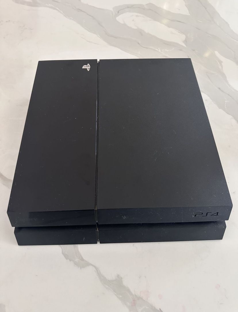 PLAYSTATION 4