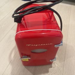 Frigidaire Mini Cooler - It’s Awesome
