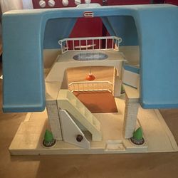 Vintage Fisher Price Doll House