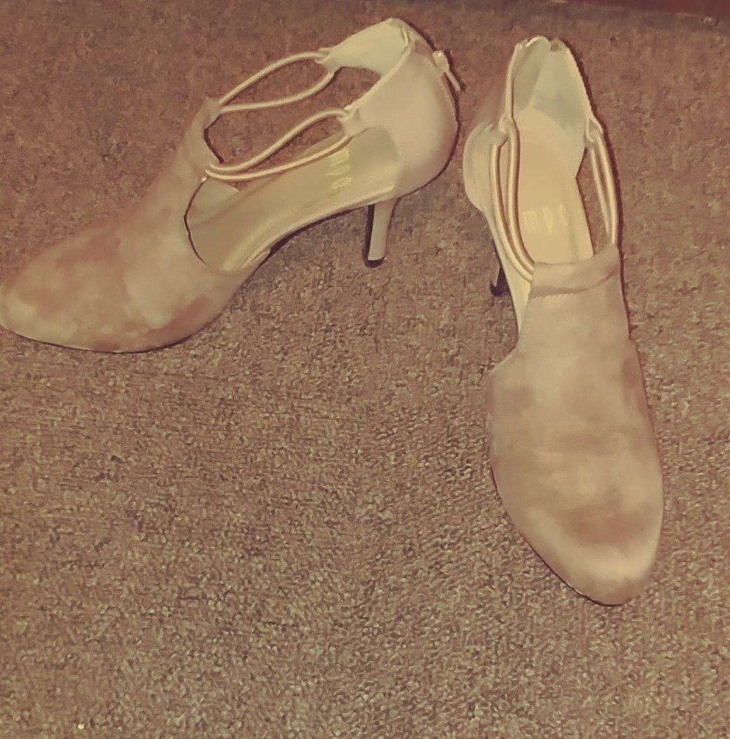 Dark tan Heels size 6.5