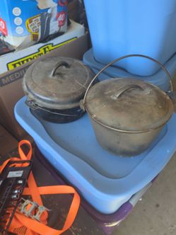 2 cast iron pots