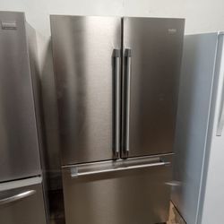 25 Cubic Foot Bottom Freezer Pull Out With Water And Ice Inside Beautiful Free Delivery Vancouver Area