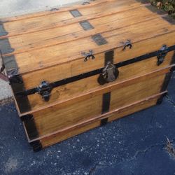 Nice vintage trunk 