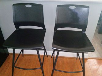 2 high chairs