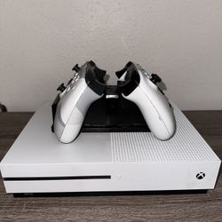 Xbox series One Barely used 