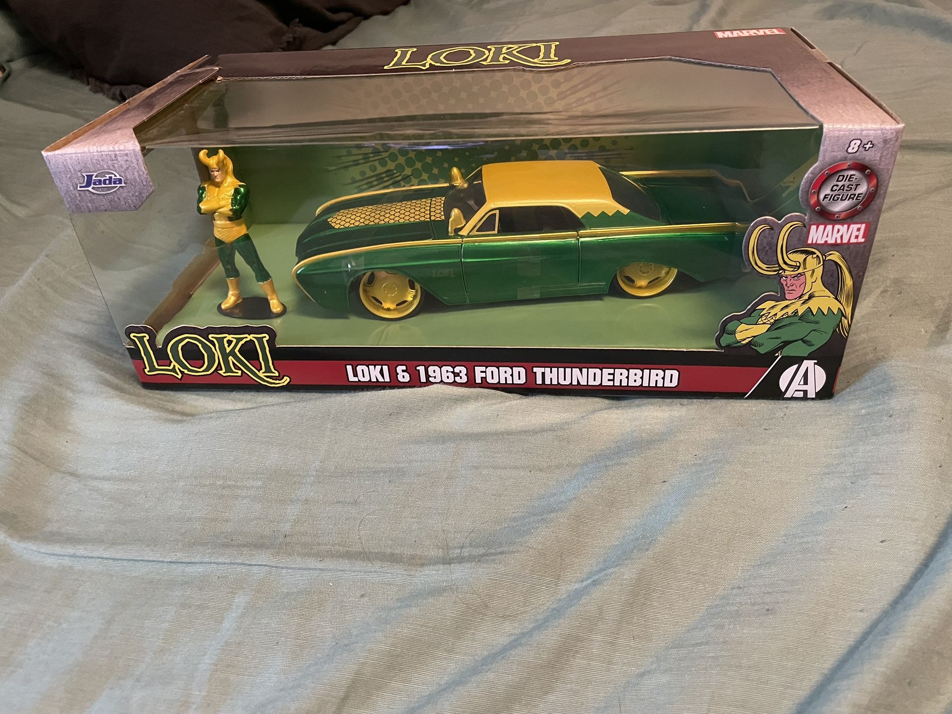 [Preowned, unopened] Jada Toys Marvel Loki Die-cast 1963 Ford Thunderbird Car and Figure