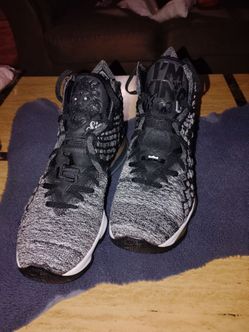 Nike LeBron 17
Black White