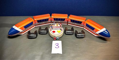 Vintage Disneyland Resort Mono Rail with remote and 8 characters