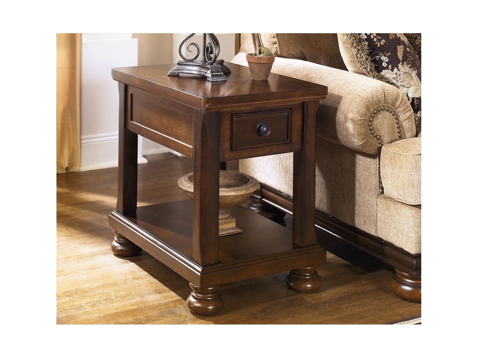 Chairside Table 