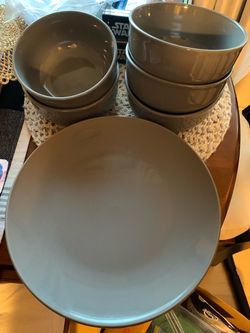 Gray Ceramic Dinnerware Set – Plate and Bowls