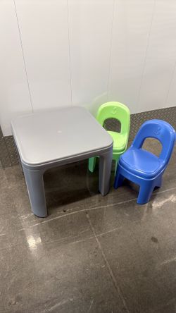 Simplay3 toddler table set