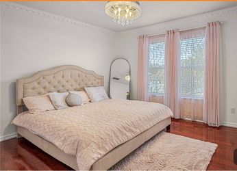 Beautiful king bed set