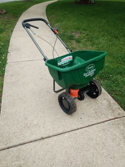 Scotts spreader
