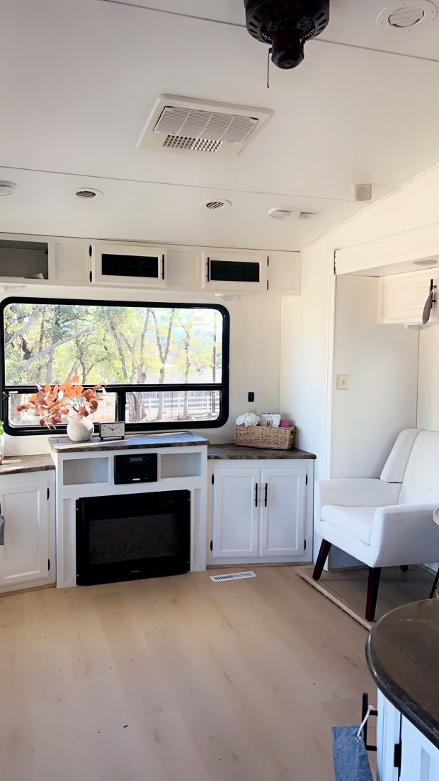 2013 Sunnybrook Raven 3300 5th Wheel Remodeled