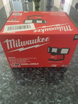Milwaukee M18 Rover Dual Power Flood Light -Brand New