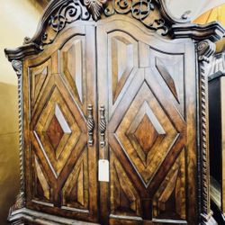 AICO By Michael Amini WINDSOR Armoire