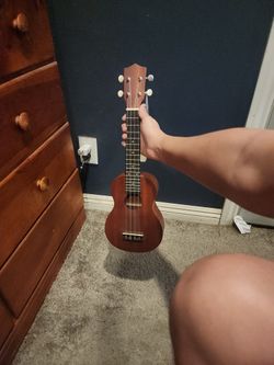 24 Inch Mahogony Ukelele By Aquila
