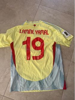 Lamine Yamal jersey size M men