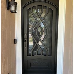 Iron Doors/ Puertas De Metal