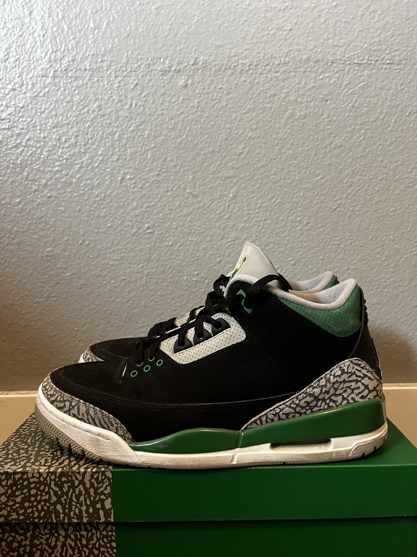 Jordan 3 Pine Green for Sale in Scottsdale, AZ OfferUp