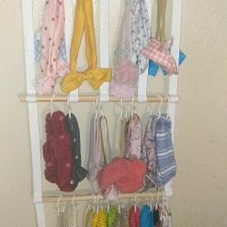 Wall Hanger With Hooks And Headbandsa