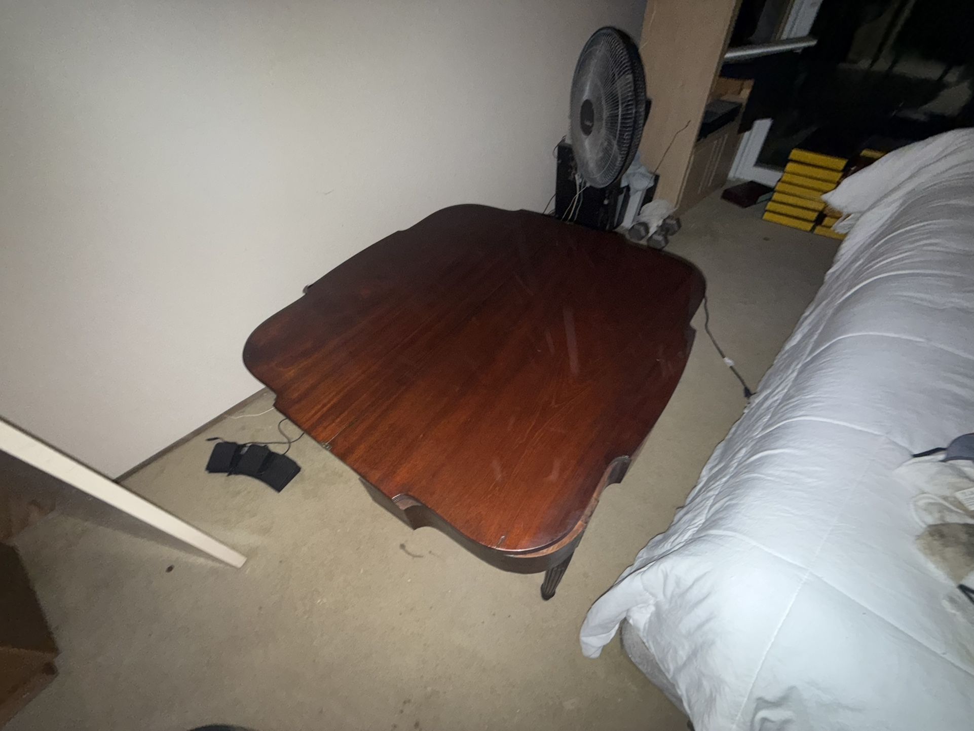 PA Sheraton mahogany game table swivel leg