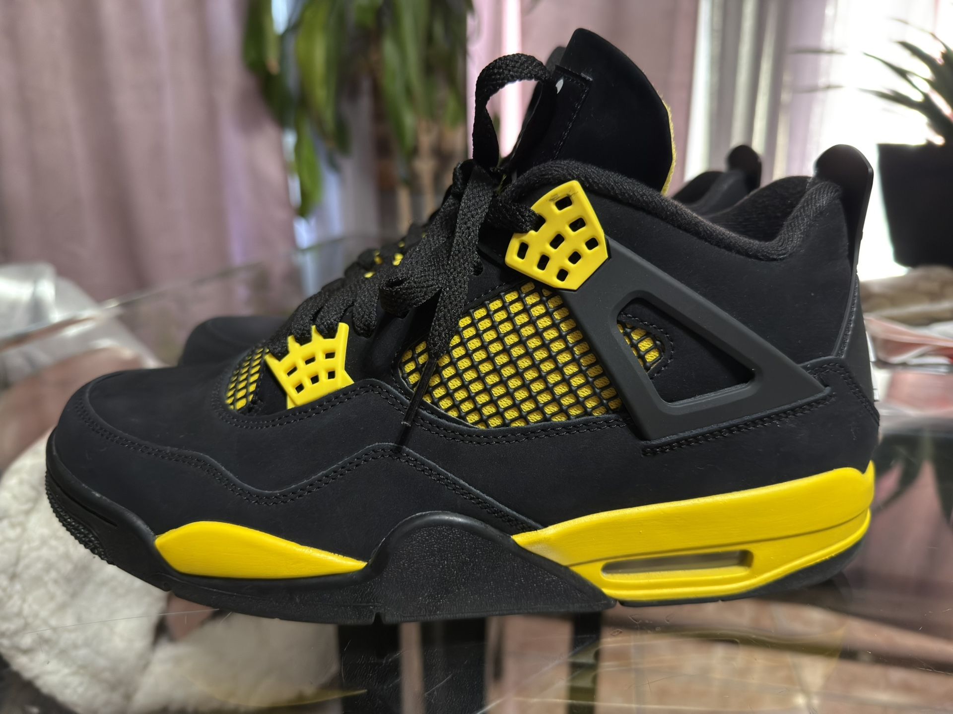 Jordan 4 Thunder (Size 11)