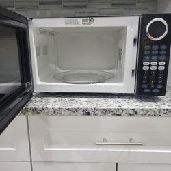 Counter Top Microwave 